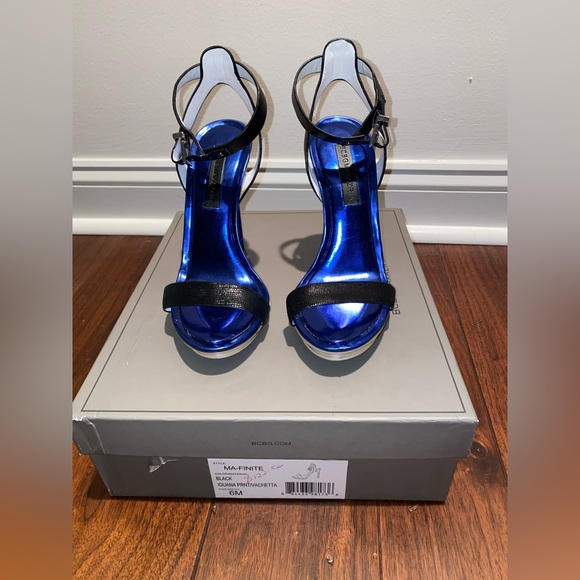 BCBG Max Azria heel - Picture 2 of 4